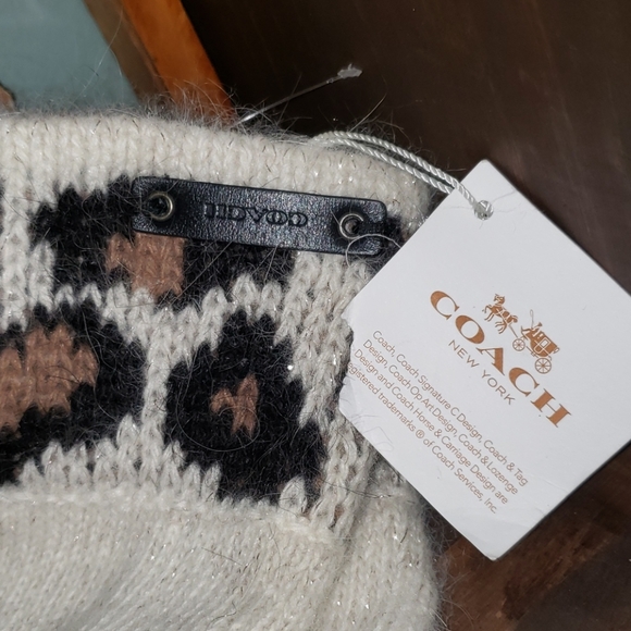 New Coach Cashmere Ocelot Gold Touch Tech Gloves - Picture 2 of 11